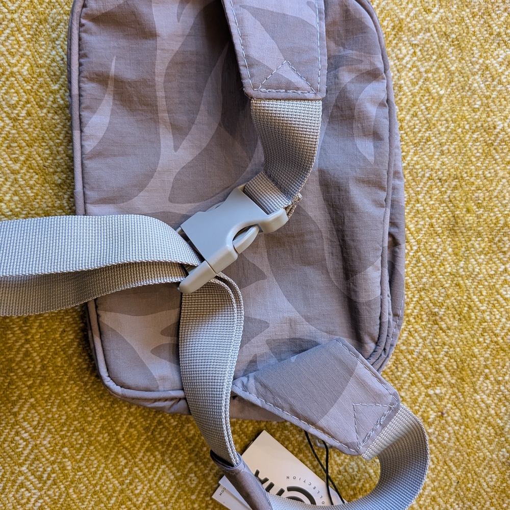 Stylish Beige Crossbody Bag - Picture 3 of 3